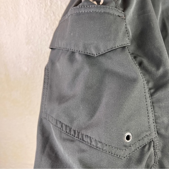 BILLABONG QUAD PLATINUM STRETCH SWIM TRUNKS. Gunmetal gray. Velcro pocket - Picture 5 of 6